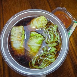 สุกี้โรลหมู3ชิ้น+หมี่หยก+ซุปน้ำดำ+น้ำจิ้มสุกี้