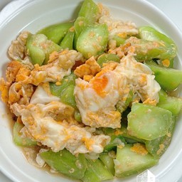 บวบผัดไข่