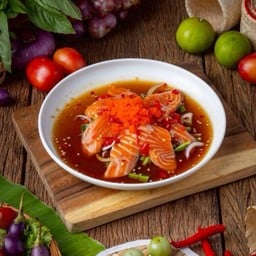 ยำแซลมอล ไข่กุ้งท้วม