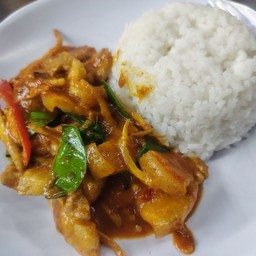 ข้าวราดผัดเผ็ดหมูป่า