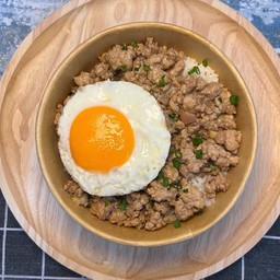ครัวหลังบ้าน-ฉลอง