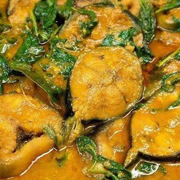 ผัดเผ็ดปลาดุกใบยี่หร่า