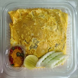 ผัดกระเพราวุ้นเส้นหมูสับห่อไข่ ใจฟู(หน้าร้านได้ 60 บาท)