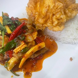 ข้าวผัดพริกเผาหมูชิ้น