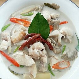 ต้มข่าไก่ใส่ฟัก