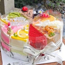 เค้ก 12 ชิ้น คละรส ใส่กล่องใสผูกโบว์