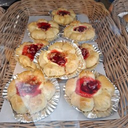 ปังสตอเบอรี่เนยสด