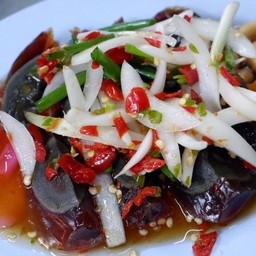 ยำไข่เยี่ยวม้า