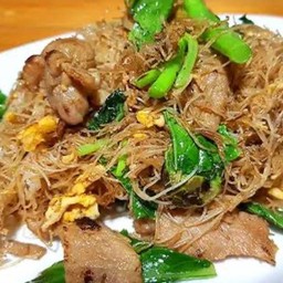 ผัดซีอิ๊วเส้นหมี่