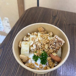 Greek Yogurt อัลมอนด์ตัด