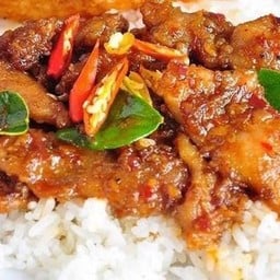 ข้าวผัดพริกแกงใจฟู(เลือกเนื้อสัตว์ได้)