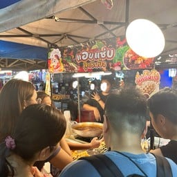 แอนแซ่บ ลูกชิ้นปิ้ง  ตลาดอินดี้จตุจักร