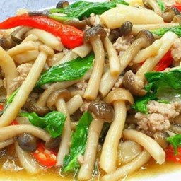 เห็ดผัดโหระพา ราดข้าว