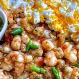 ข้าวกะเพราความสุข ฟรี!!ไข่ดาว