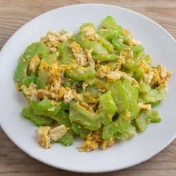 มะระผัดไข่