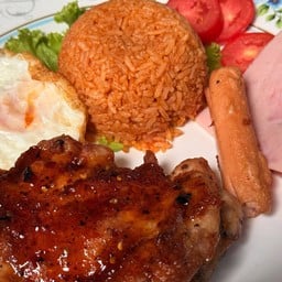 ข้าวผัดอเมริกันสะโพกไก่ย่าง