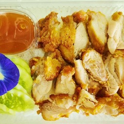 ข้าวหน้าไก่ทอดหมักน้ำปลา