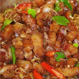 หมูสามชั้นผัดกะปิราดข้าว