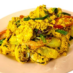 กุ้ง หมึกผัดผงกะหรี่