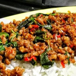 กะเพราหมูสับ(กับข้าว)