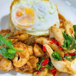 กะเพราไก่ชิ้น