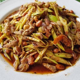 ยำมะม่วงกะปิหวาน ปลากรอบ