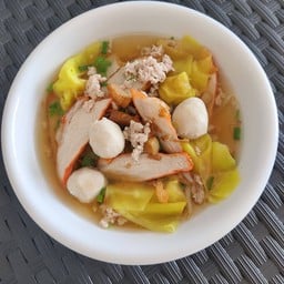 เกี๊ยวน้ำหมูแดง