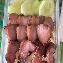 ข้าวหมูย่างน้ำจิ้มแจ๋ว