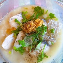 ข้าวต้มเนื้อปลากระพง