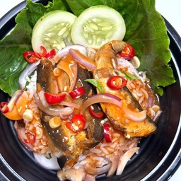 ข้าวยำปลากระป๋อง