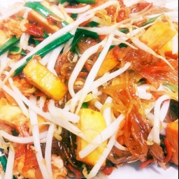 ผัดไทย เส้นจันทร์ กุ้งสด
