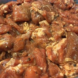หมูหมักพริกไทยดำ 4 ชิ้น