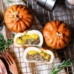 ซาลาเปาทอด วากิวทรัฟเฟิลชีส