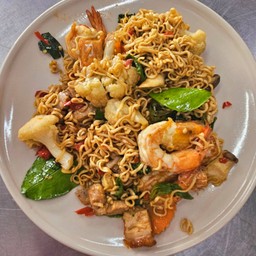เส้นผัดขี้เมา