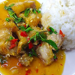 ข้าวกระเพราหมูกรอบ