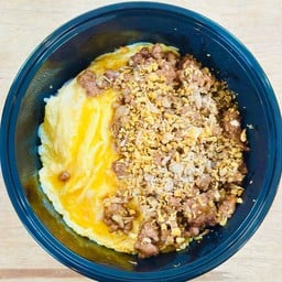 ข้าวไข่ข้น หมูสับทอดกระเทียมพริกไทย