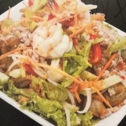 ยำผักบุ้งทอดกรอบหมูสับกุ้งสด