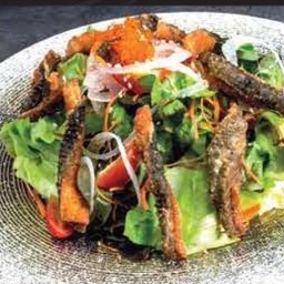 สลัดหนังปลาแซลมอน