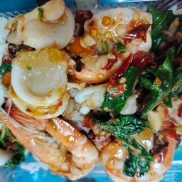 กระเพราทะเลราดข้าว