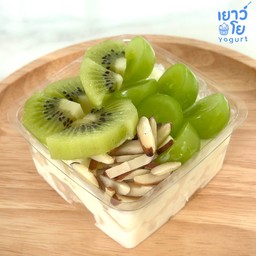 โยเกิร์ต + องุ่น + กีวี + อัลมอนด์ + น้ำผึ้ง (ฟรี)