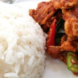 พริกแกงหมูราดข้าว