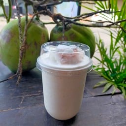 มะพร้าวปั่นนมสด  ห้าแยกประตูเหล็ก