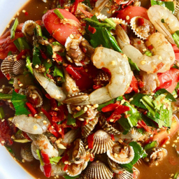 ยำนัวกุ้งดิบหอยแครง