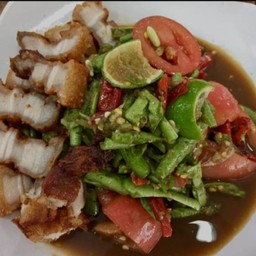 ตำถั่วหมูกรอบ