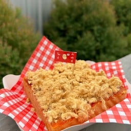 ขนมปังปิ้งพริกเผาหมูหยอง