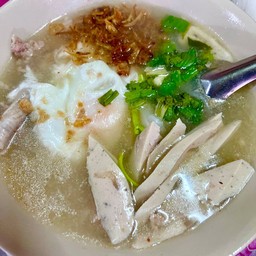 ก๋วยจับญวนใส่ไข่