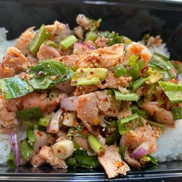 ข้าวลาบแซลมอน