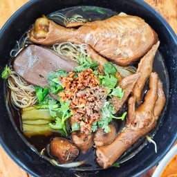 [อร่อยซ่ากับโค้ก] ก๋วยเตี๋ยวไก่ตุ๋นมะระ +  ชเวปส์มะนาวโซดา ไม่มีน้ำตาล (กระป๋อง)
