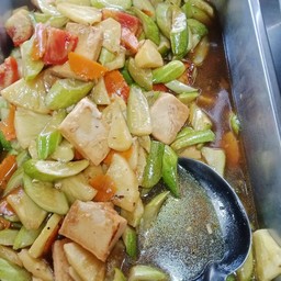 ผัดเปรี้ยวหวานเต้าหู้ปลา