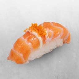 A02  ซูชิแซลมอนสดสลัดไข่กุ้ง